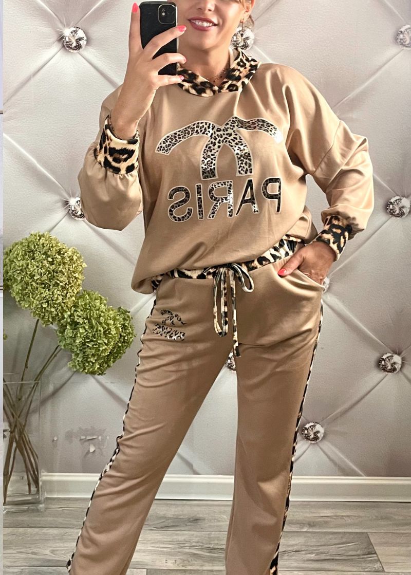 DRES Z ELEMENTAMI PANTERKI Z KAPTUREM