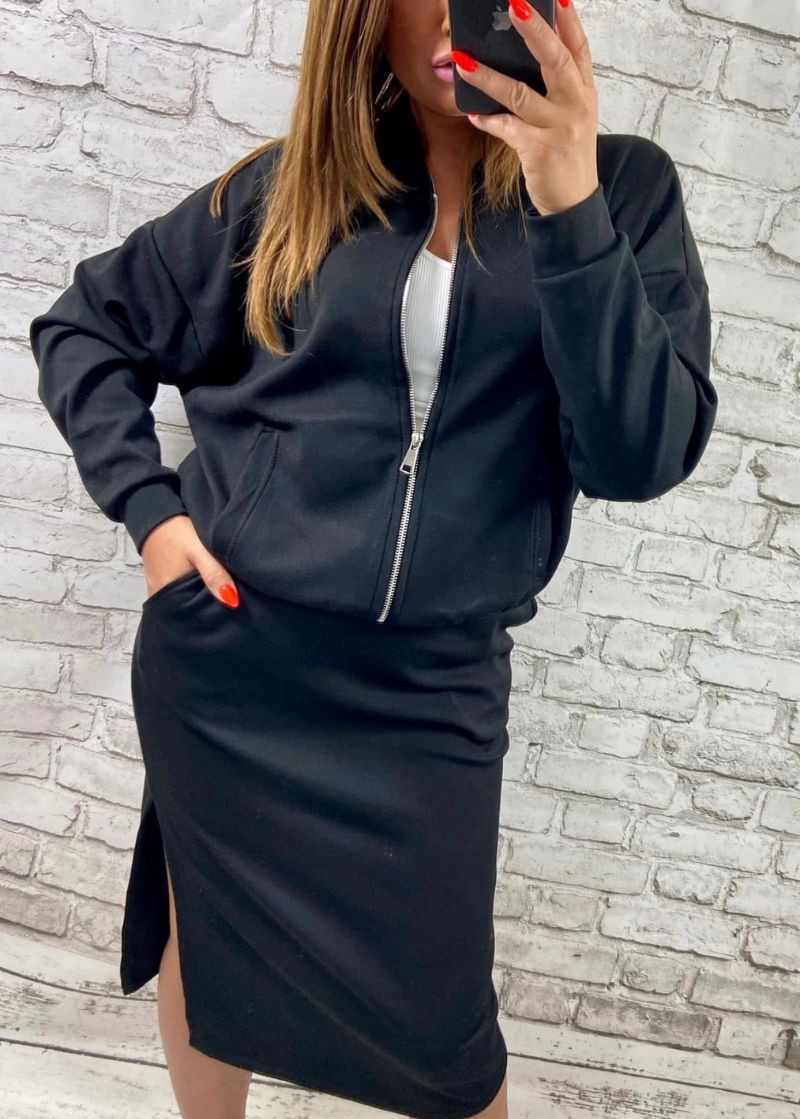 SPORTOWY KOMPLET ZE SPÓDNICĄ PLUS SIZE