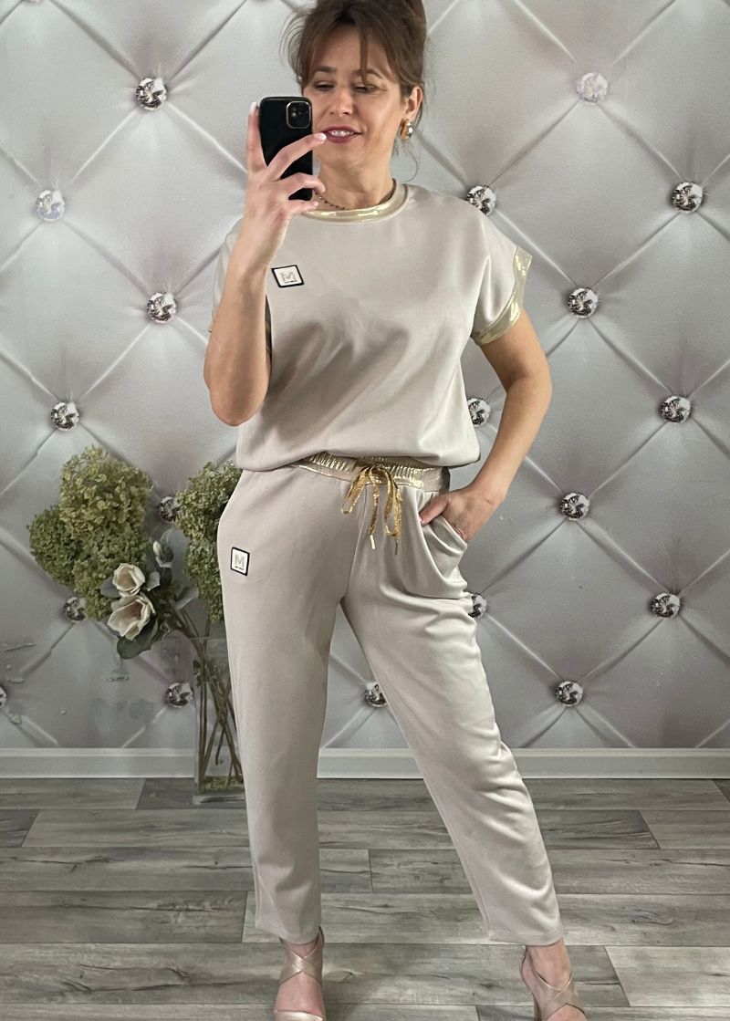 DRES Z KRÓTKIM RĘKAWEM UNI